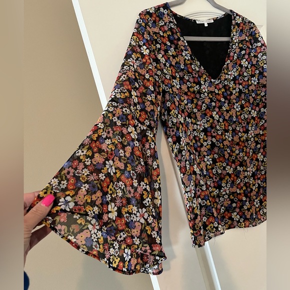 Violet + Claire Multicolor Floral V-Neck Blouse Women’s Size Medium - Picture 8 of 13